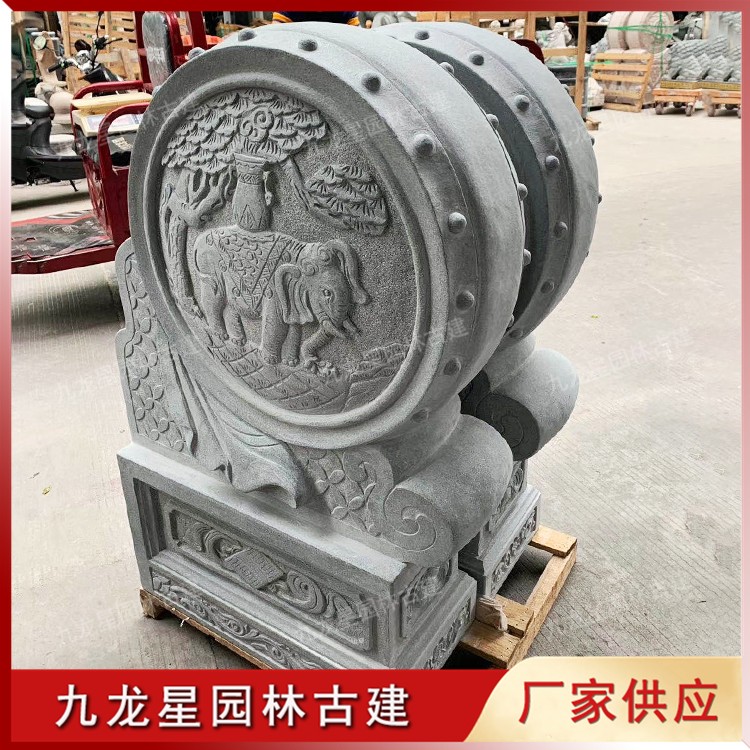 青石雕刻門當(dāng)抱鼓石圖片